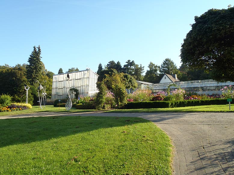 Tropenhaus plus angrenzende Schauhäuser