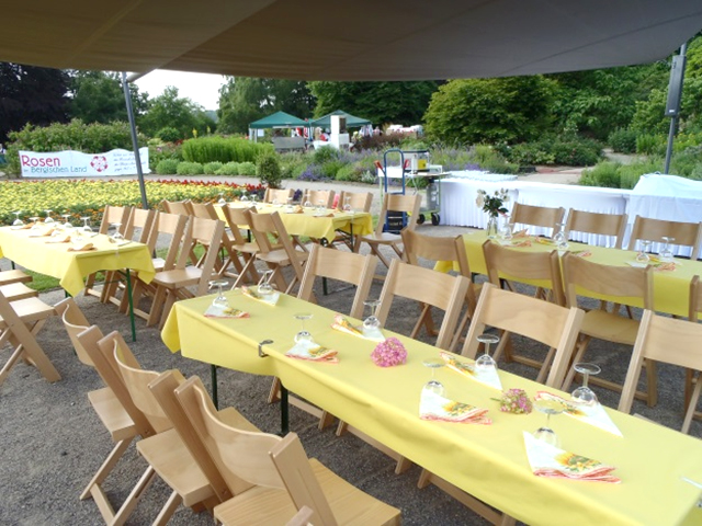 Feier unterm Sonnensegel